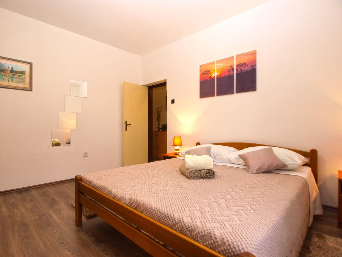 Apartment Luciano 1540 Pola Esterno foto