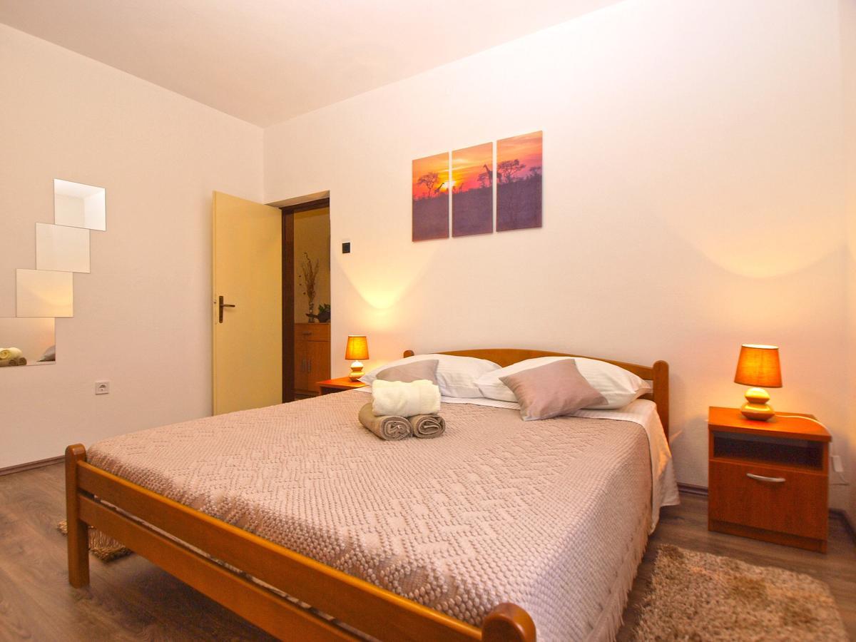 Apartment Luciano 1540 Pola Esterno foto