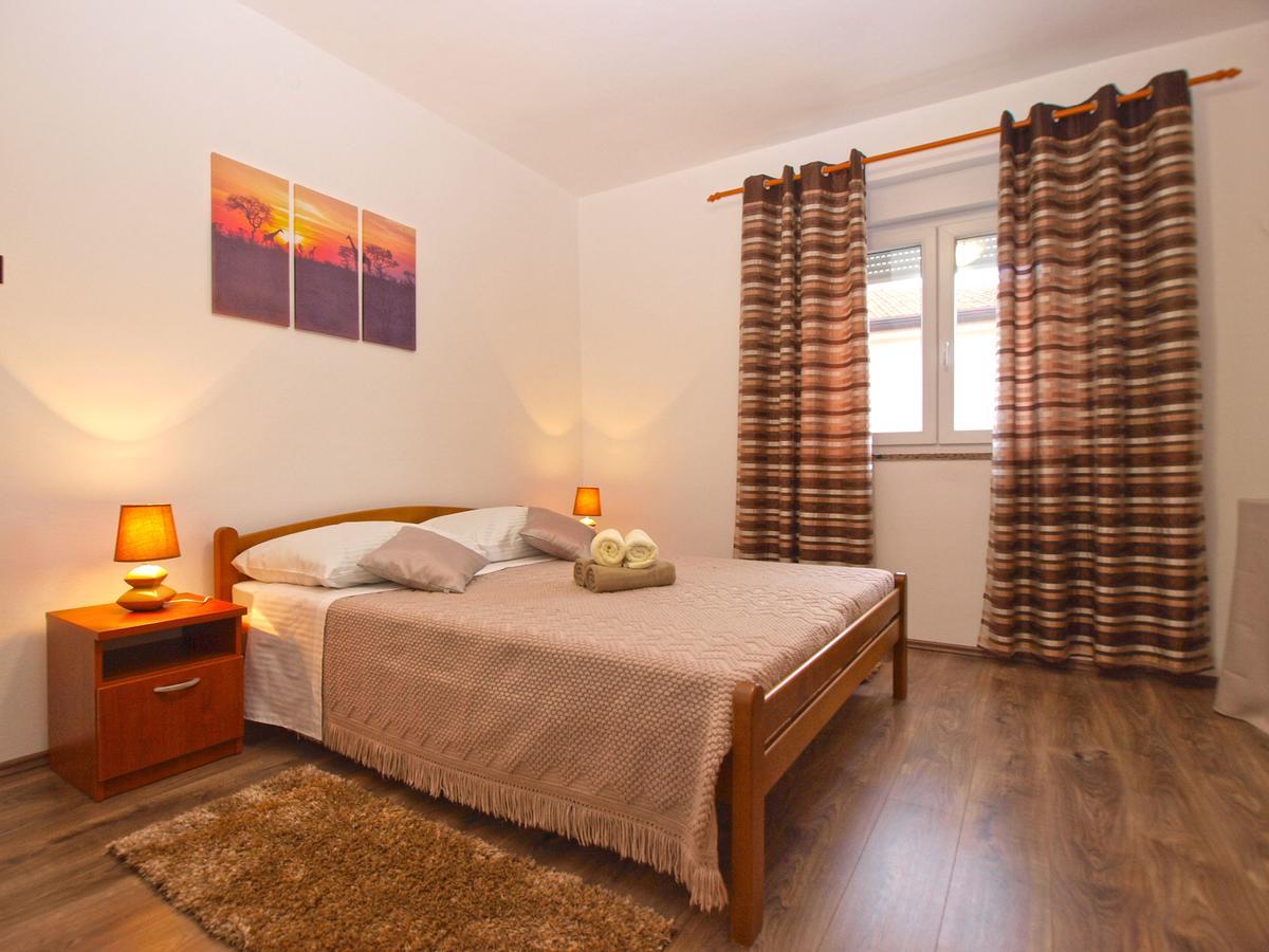 Apartment Luciano 1540 Pola Esterno foto