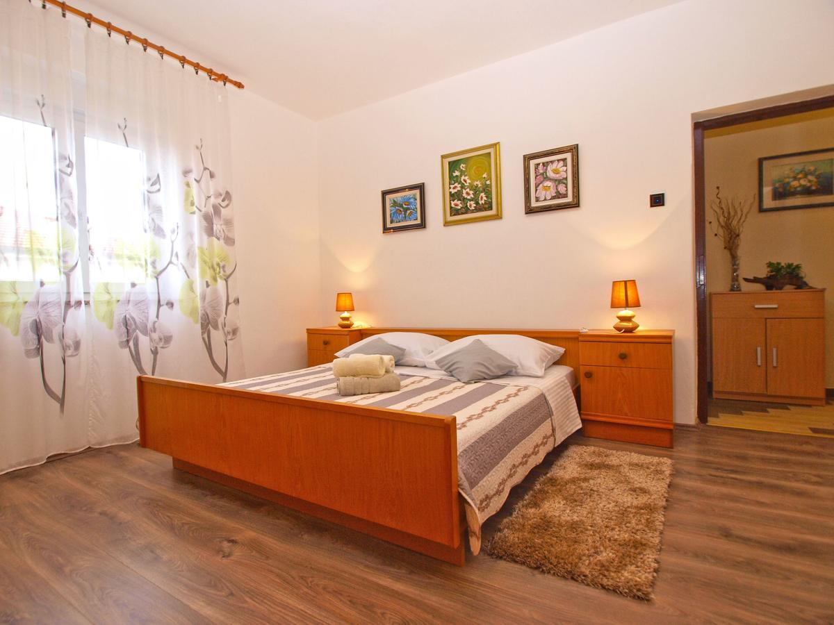 Apartment Luciano 1540 Pola Esterno foto