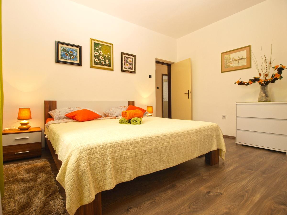 Apartment Luciano 1540 Pola Esterno foto