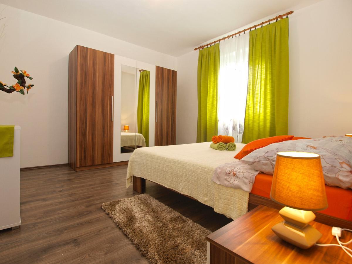 Apartment Luciano 1540 Pola Esterno foto